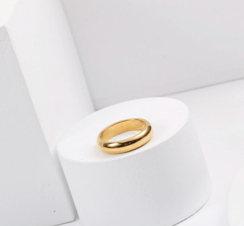 Sylvia - Einfaches konkaves Goldband