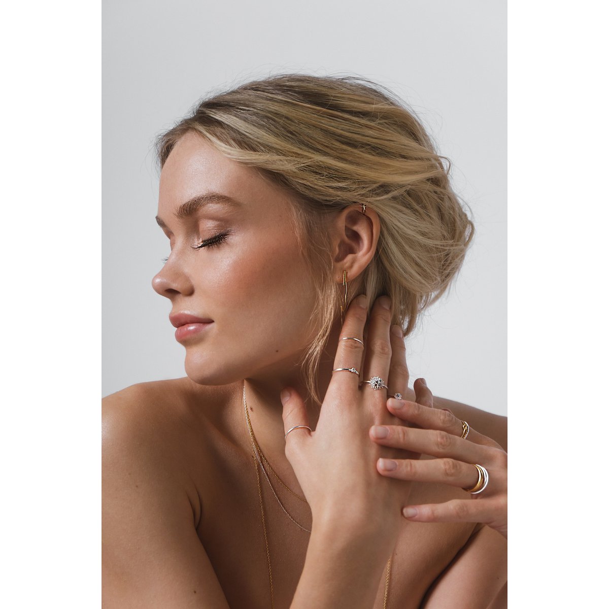 Puristic hoop earring with bar made of 925 sterling silver - gold
