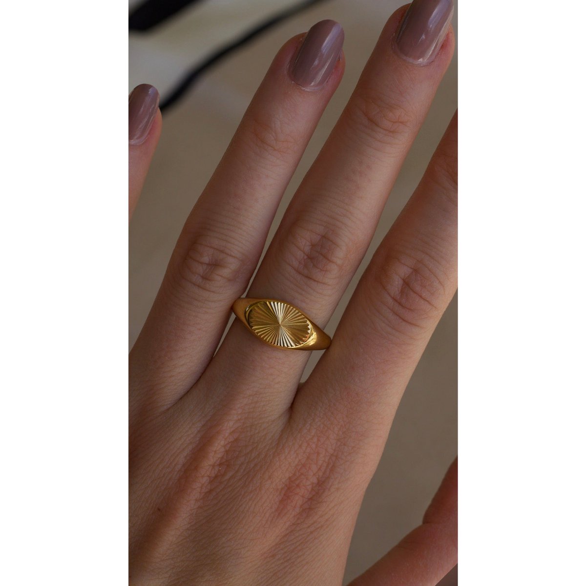 Medilion - Signet Sun Burst Gold Ring
