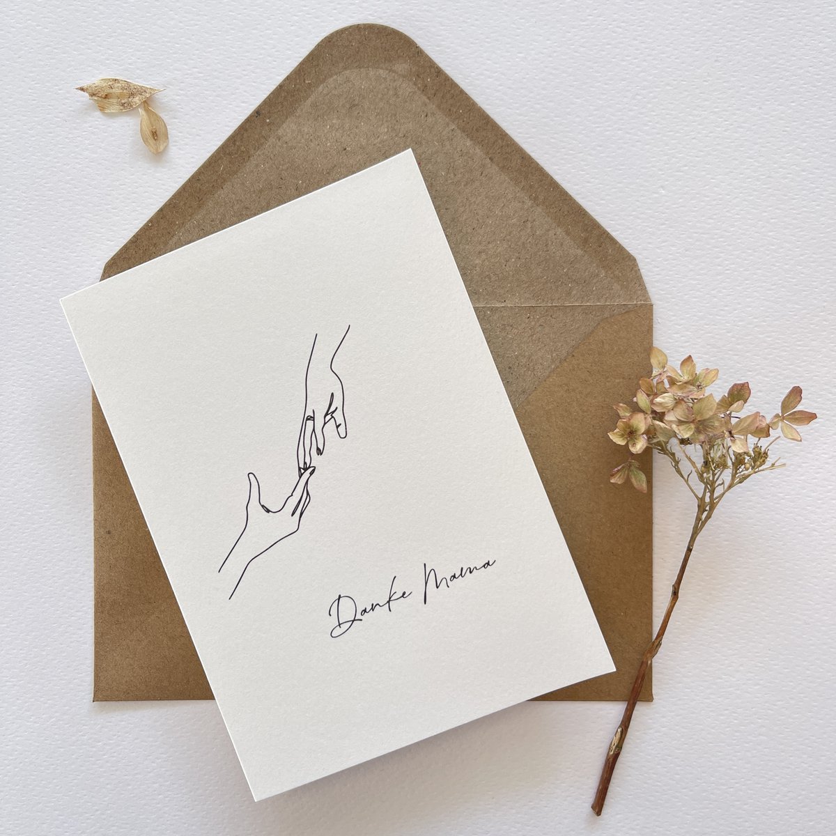 Tarjeta del día de la madre con sobre de papel natural