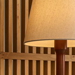 Nova kastanjebrun trælampe