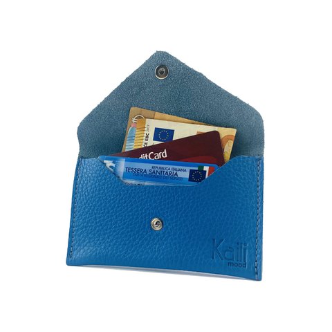 K0040OB | Sachet met klep Made in Italy in echt volnerf leer, generfde dollar - Lichtblauwe kleur - Afmetingen: 13 x 8 x 0,5 cm - Verpakking: stijve bodem/deksel Geschenkdoos