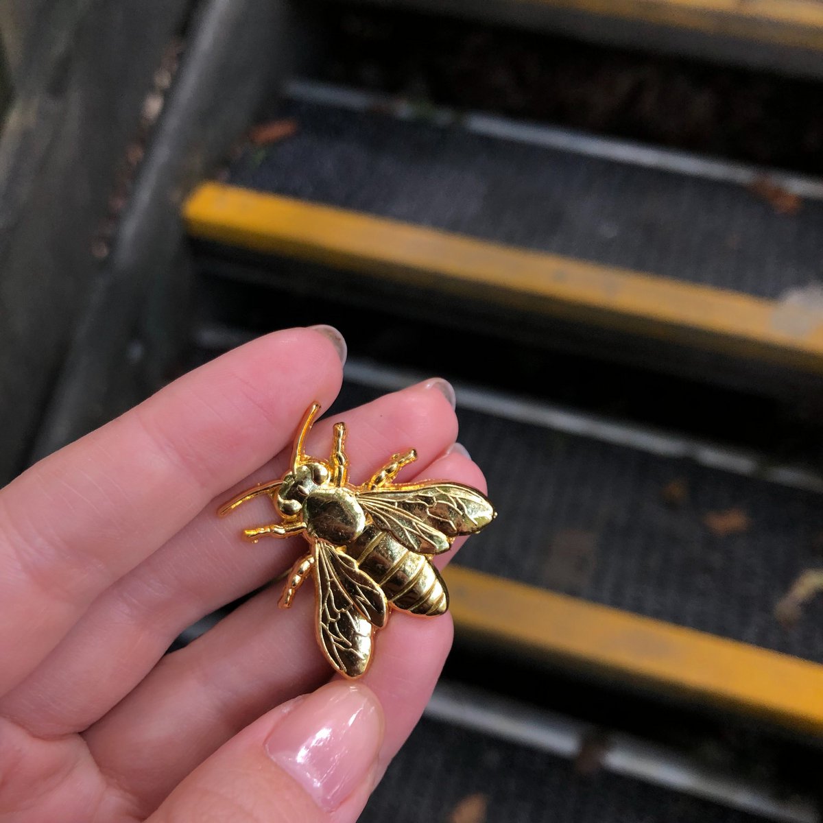 Golden Metal Pin "Bee"