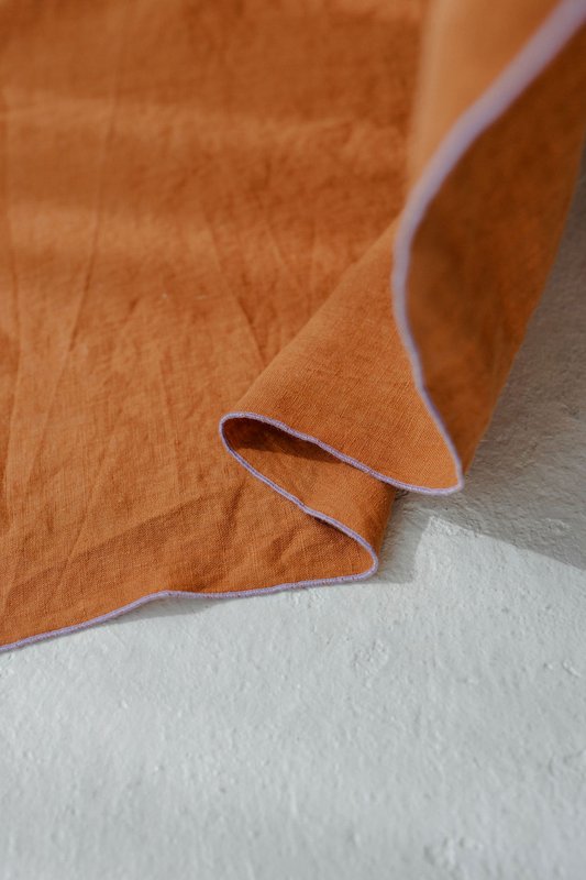 Linned dug med kontrastdetaljer Clay & Lilac -250x145cm