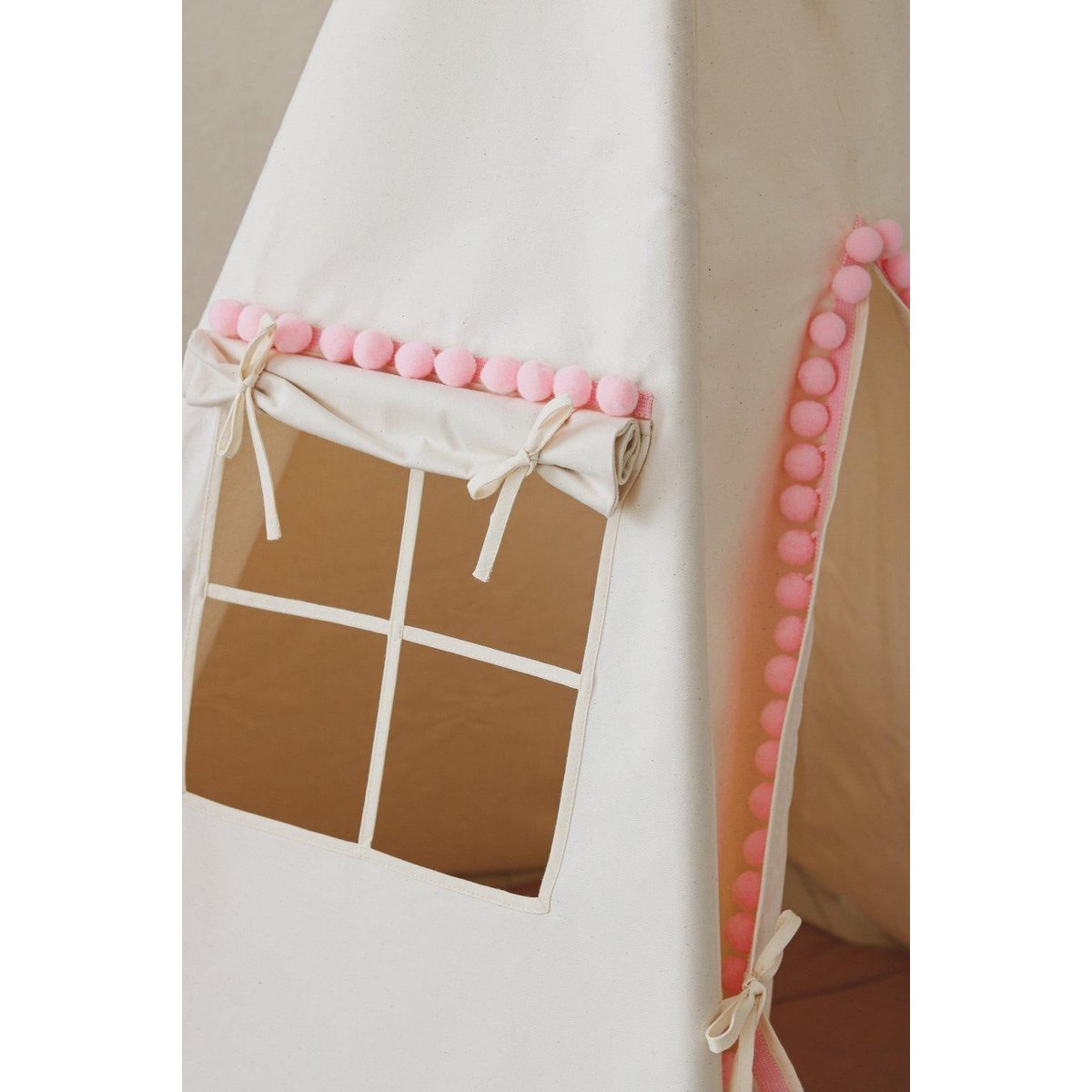 Tente tipi « Fluffy Pompoms » avec pompons