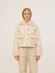 Zarte cremefarbene Jacke