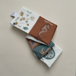 Libro di attività sugli animali marini in tessuto