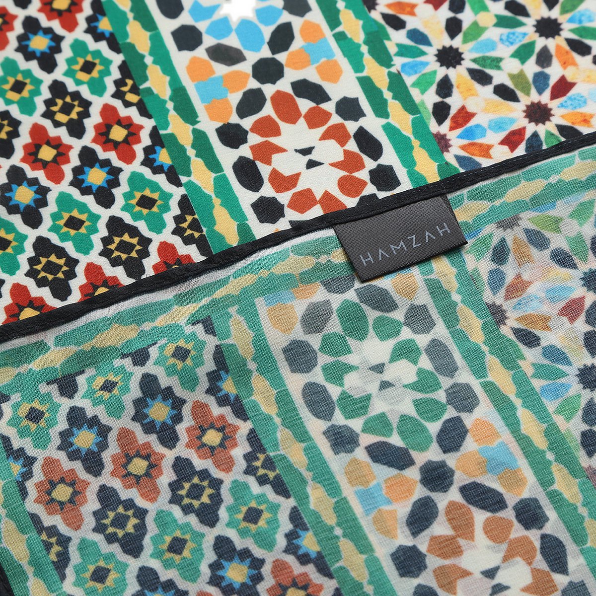 Arabesque tegelwerk satijnen sjaal Naima