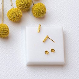 Pendientes de botón chapado en oro PURE 01