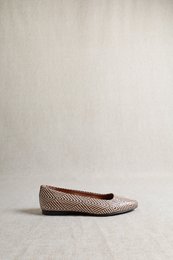 MINDI BRUIN – Ballerina's van geweven raffia
