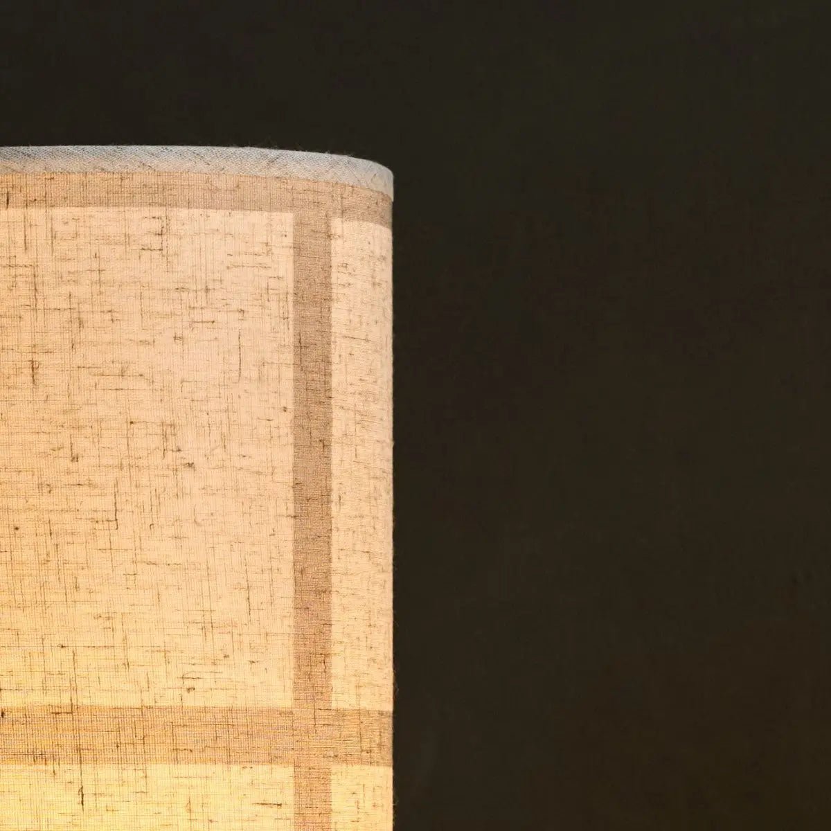 Sakura Dunkelbraune Tischlampe | Leinenmix-Schatten und stilvolle Beleuchtung