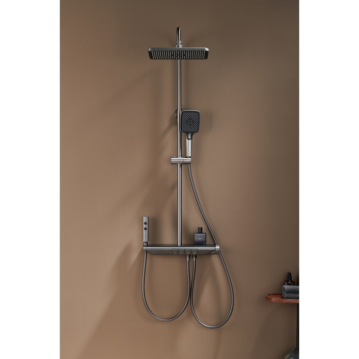 Colonne de douche Lucas thermostatique à affichage LED avec tablette et 4 modes de sortie d'eau par Pavao studio