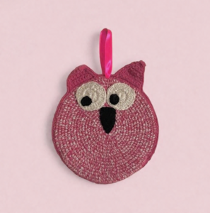 Luna-Leena Uil cadeauhanger - fuchsia melange - biologisch katoen - hand gehaakt in Nepal