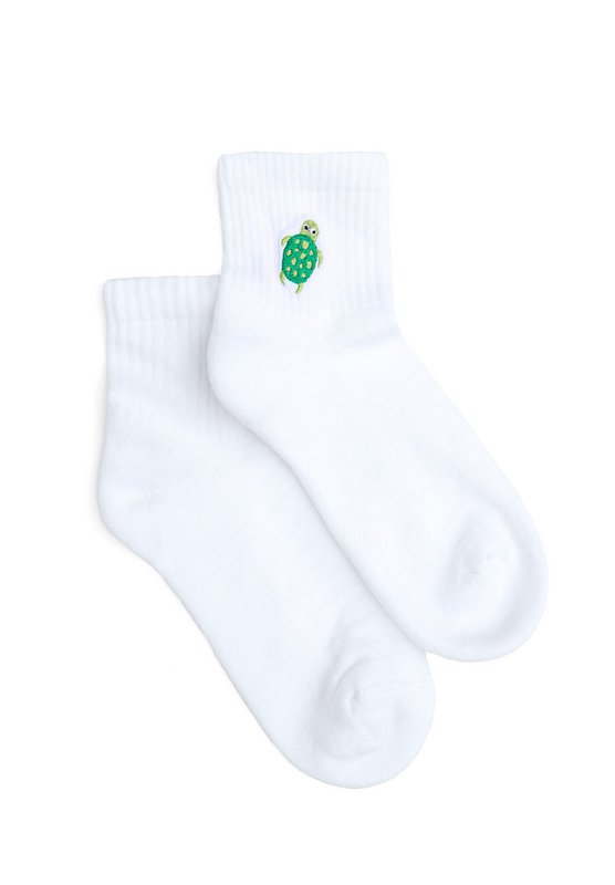Organic quarters socks turtle - short white socks with embroidered turtle