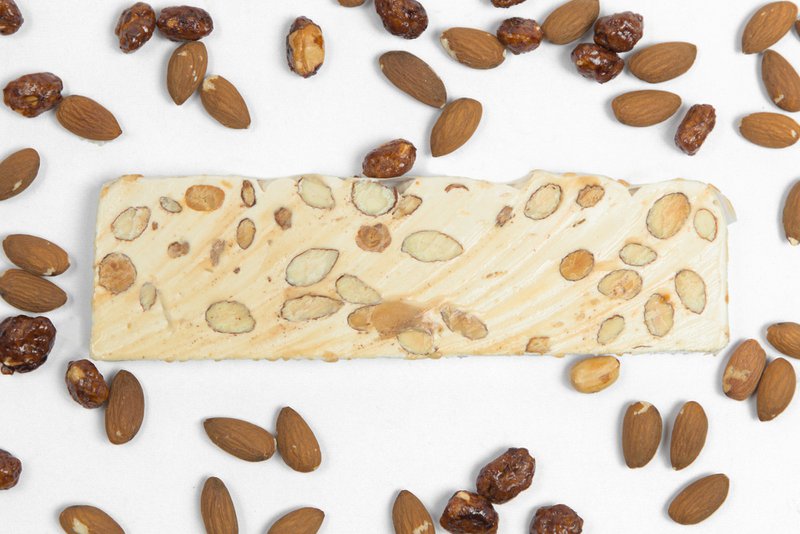 Nougat med honning, mandler og chouchou (100 g bar)