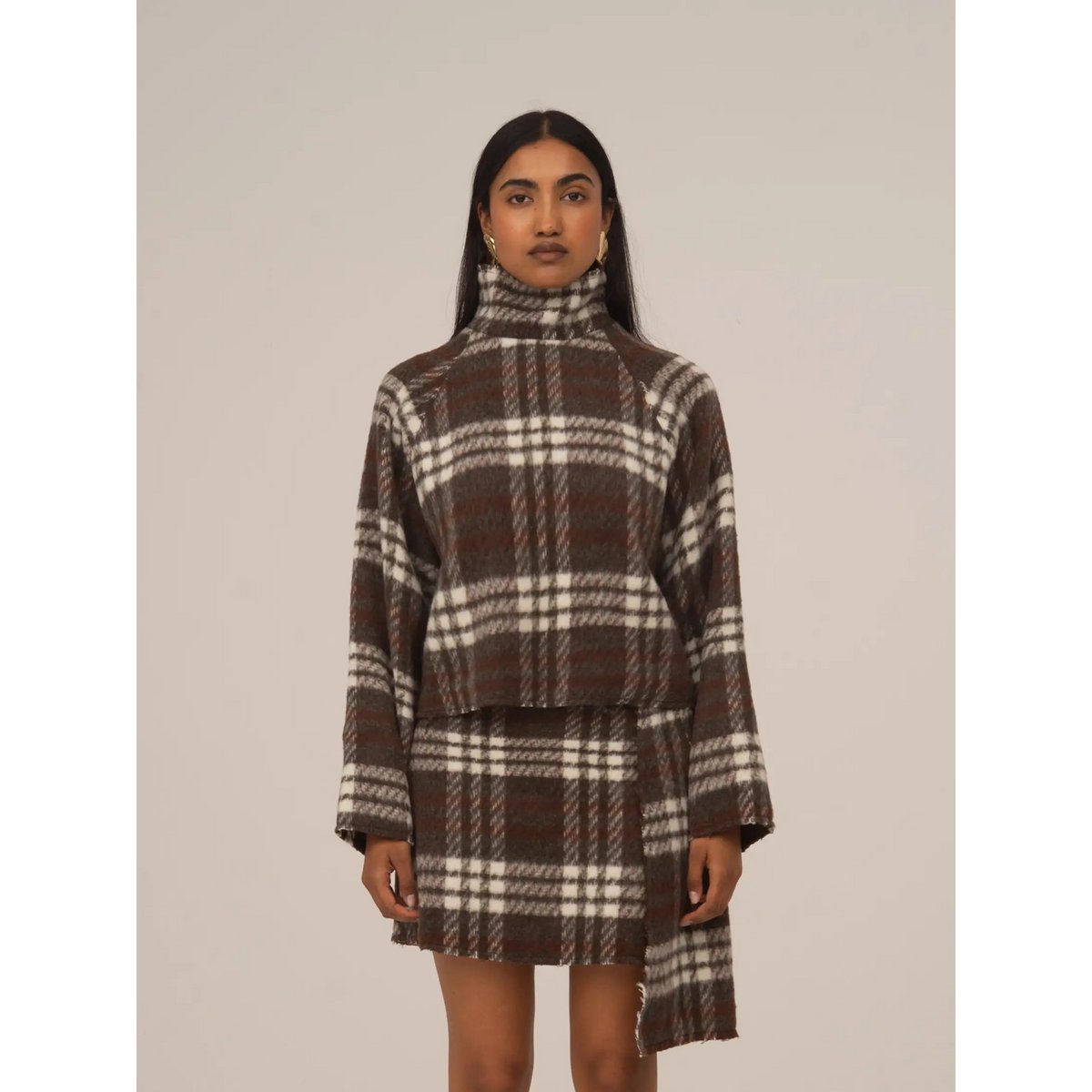 Barfodet plaid brun rullekrave overtrøje