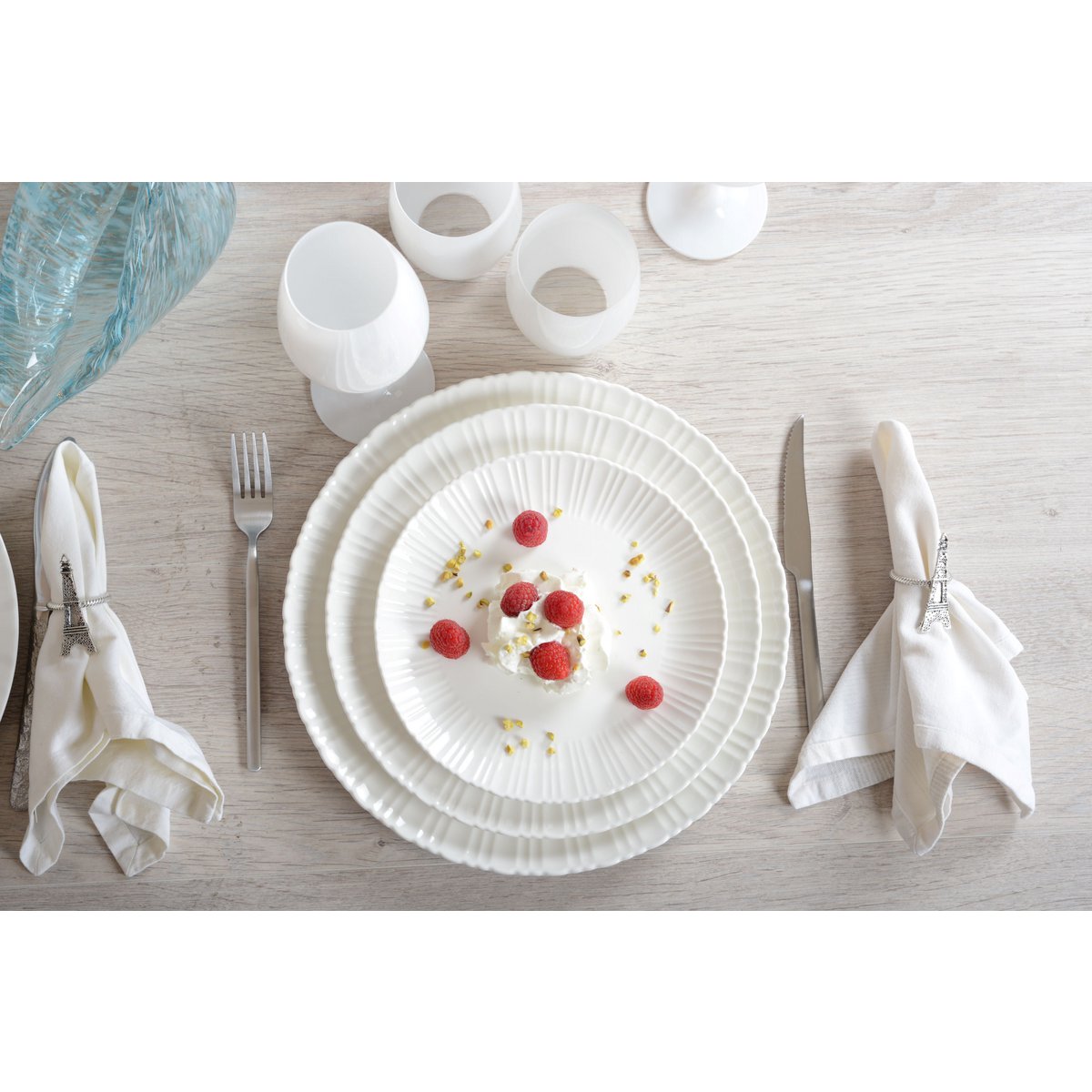 Flora White Presentation Plate 31.8x31.8x2.7cm