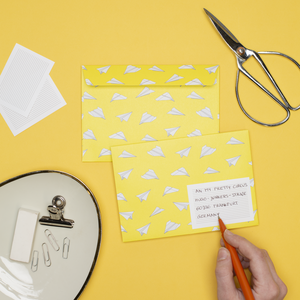 8 Briefumschläge Papierflieger gelb