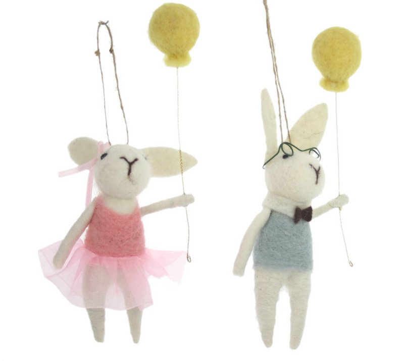 Lapin avec ballon fille/garçon 2ass. feutre 7.5x3.5x18.5cm