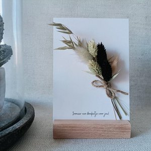 Kaart met droogbloemen