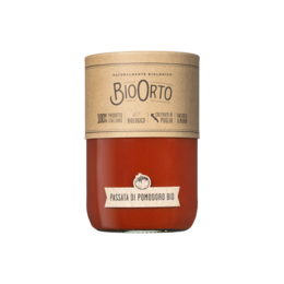 Organic tomato puree in a 370 ml glass jar, high in lycopene content, suitable for pasta sauces.