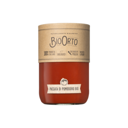 Organic tomato puree in a 370 ml glass jar, high in lycopene content, suitable for pasta sauces.