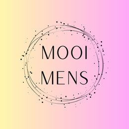 A round, pink and orange mood light with the text "Lieve Oma" (Dear Grandma) printed on it. The mood light is surrounded by several white gift boxes with bows, creating a cozy and thoughtful gift set.
