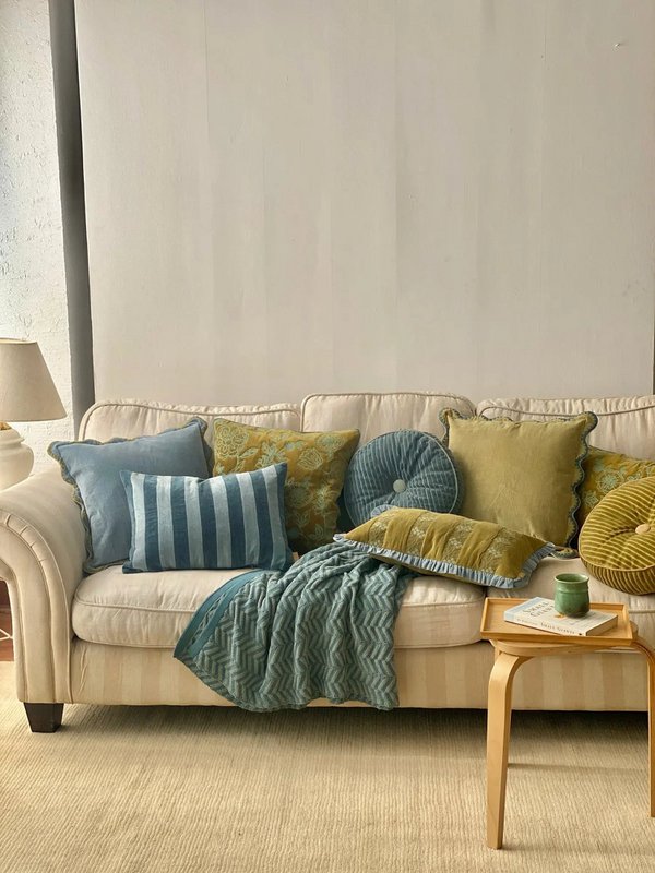 Kussenhoes | Mirage Scallop zachtblauwe kussenhoes van Sanctuary Living