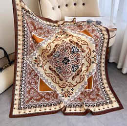 Firkantet tørklæde 70x70 polyester silkeeffekt vintage chikke blomstermønstre