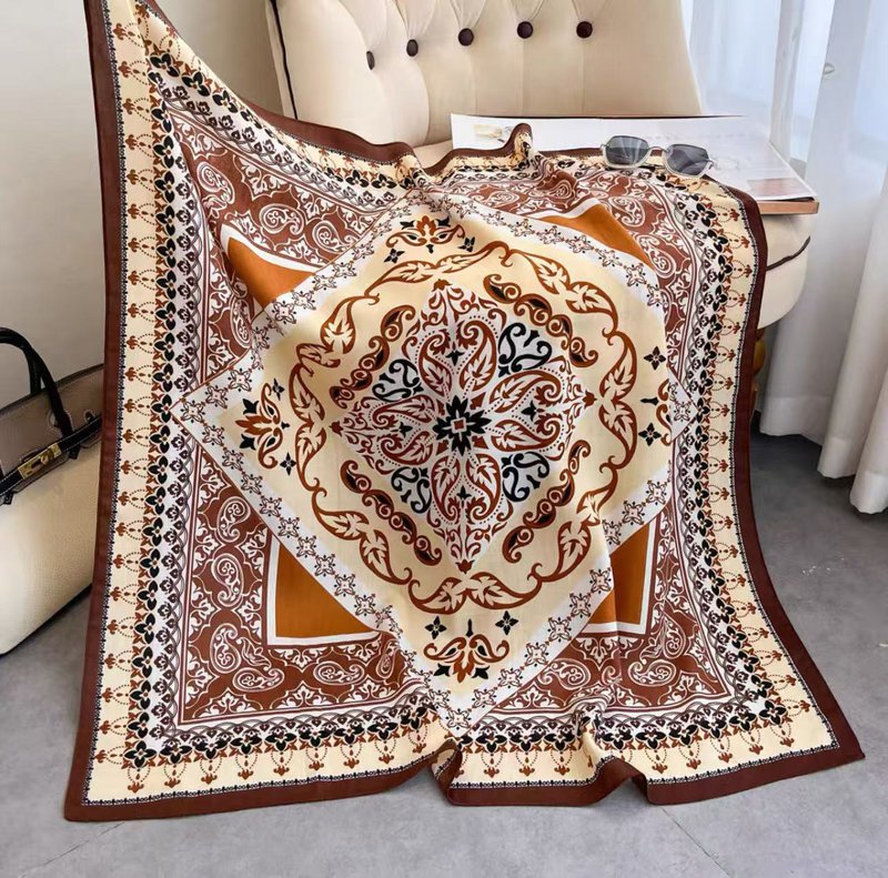 Firkantet tørklæde 70x70 polyester silkeeffekt vintage chikke blomstermønstre