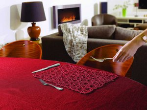 TAFELKLEED 0X180CM 100% POLYESTER 90GSM GLANZEND ROOD