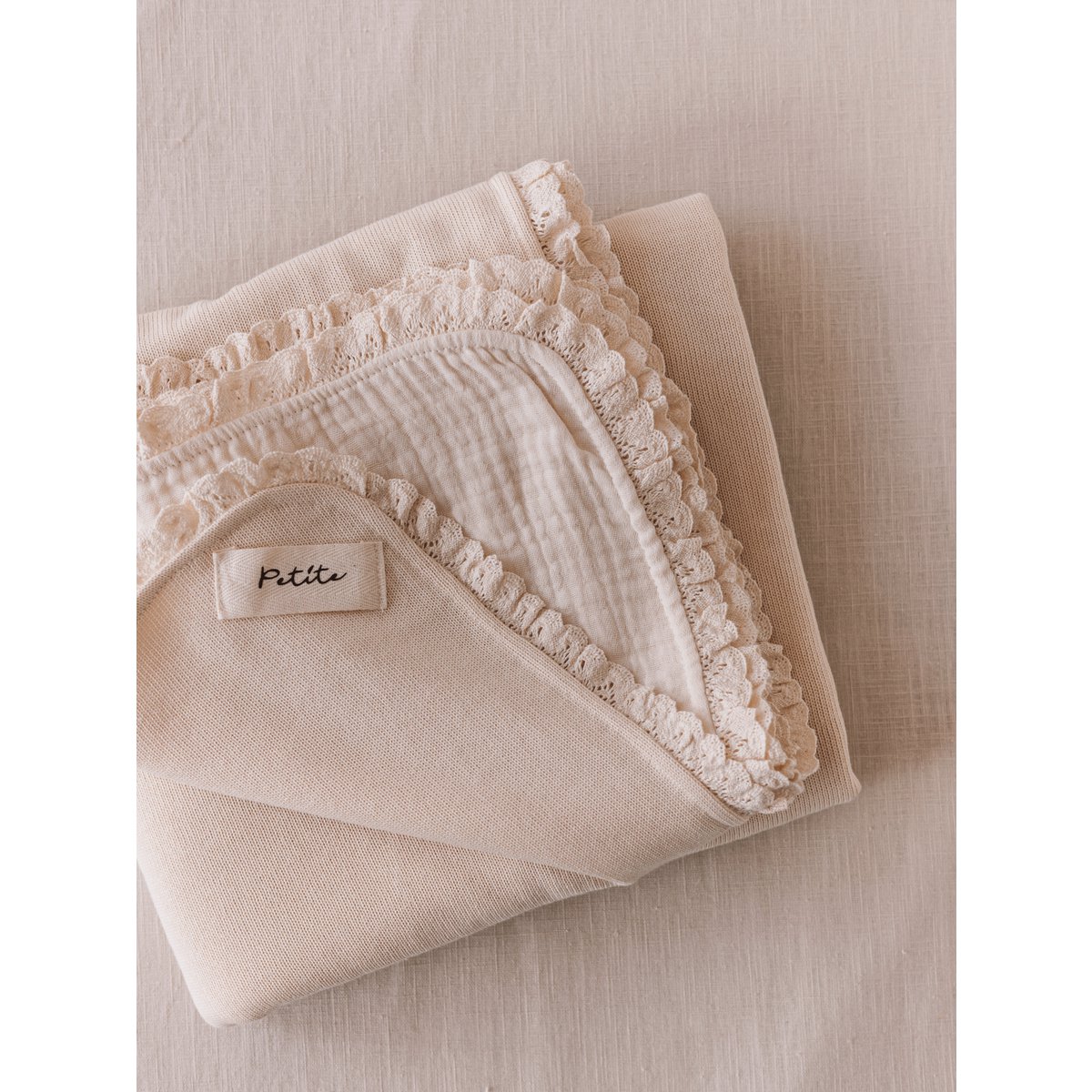 Tricot + Couverture Mousseline / crème au beurre + dentelle