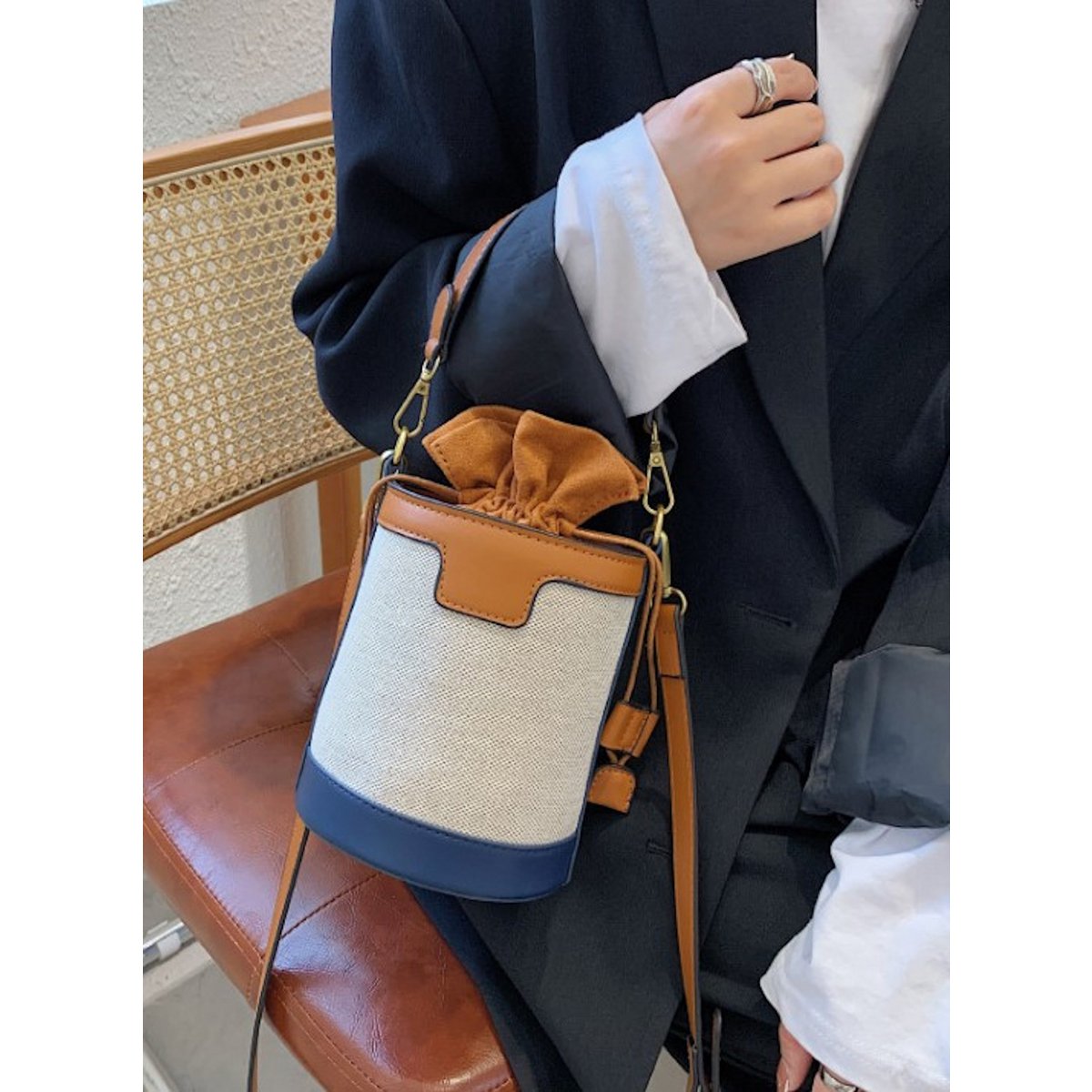 AnBeck Small Bucket Crossbody-håndtaske (2 farvemuligheder)