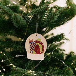Kat i en sne juledekoration, juletræ hængende indretning
