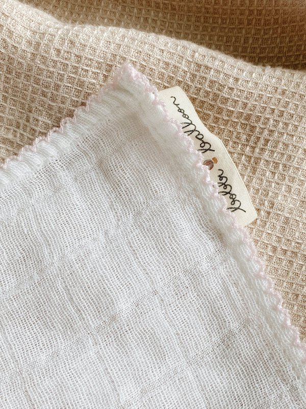 Muslin with crochet piping - Pink Piping