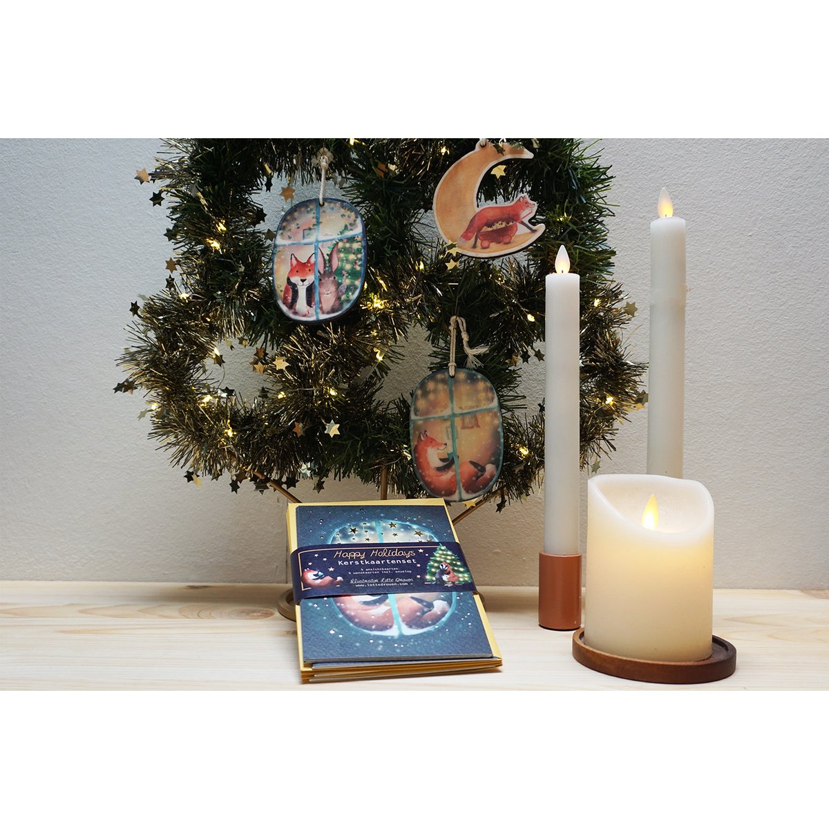 Juega el juego de cartas de Navidad junto a la ventana