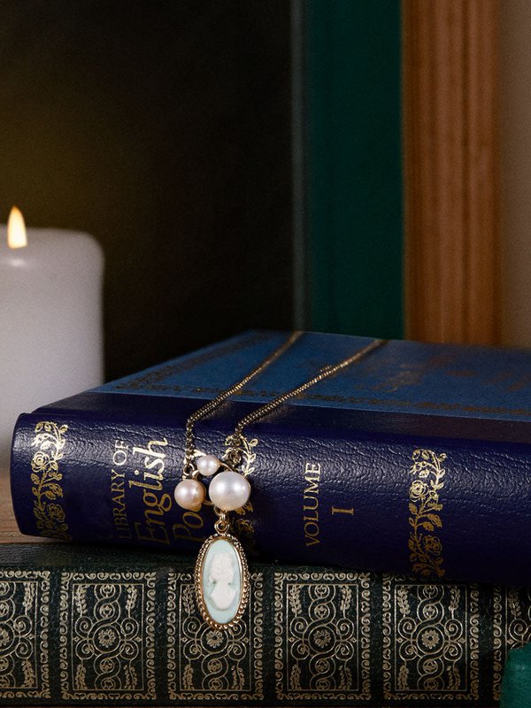 Lilith Green Cameo ketting met parels