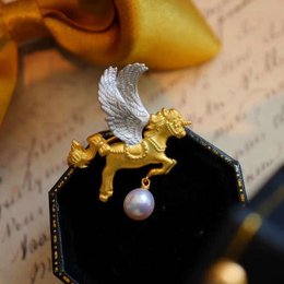 Versátil broche de unicornio ángel con perla de Akoya