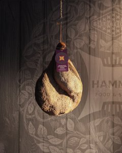 🇬🇧 Umbrische wilde zwarte varkensham zonder been - gekruide ambachtelijke salami
