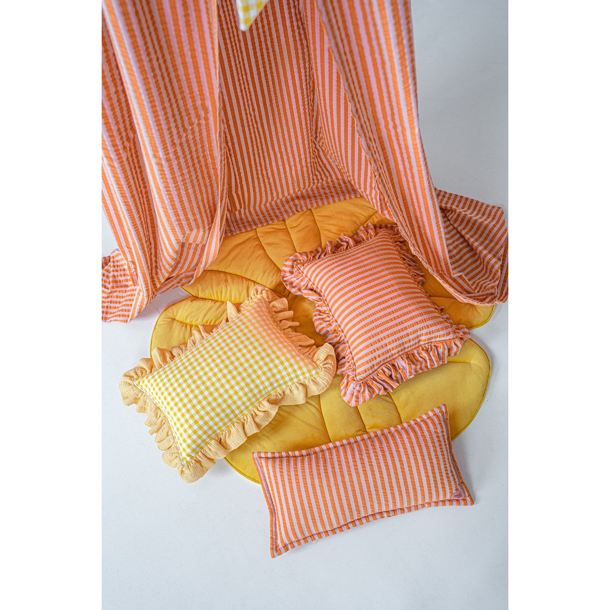 Dosel infantil con volante "naranja y rosa"