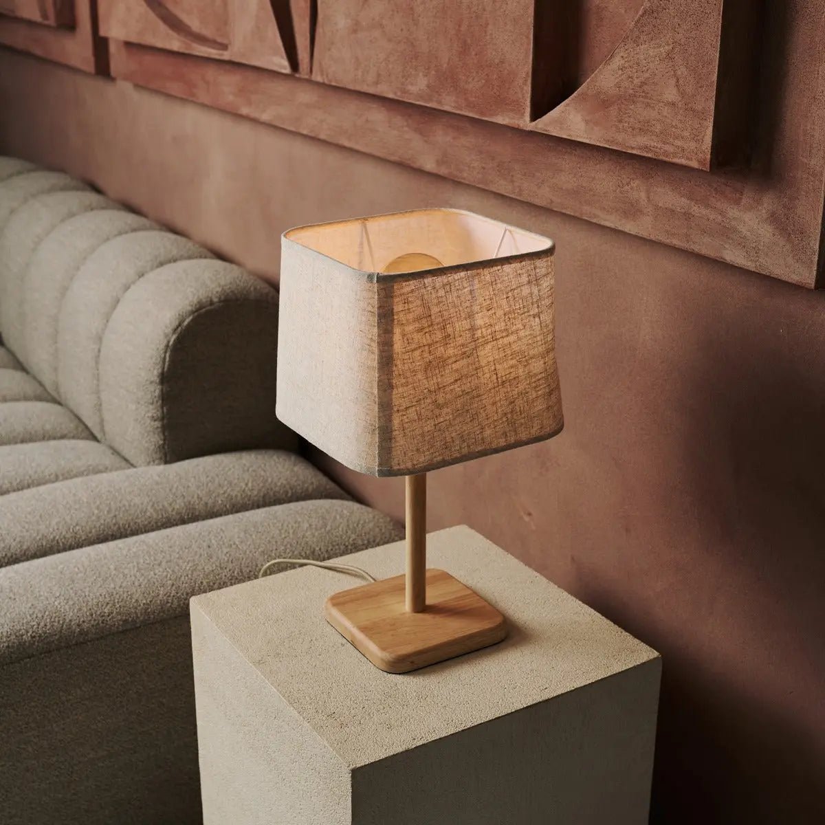 Marley Holzlampe mit beigem Schirm