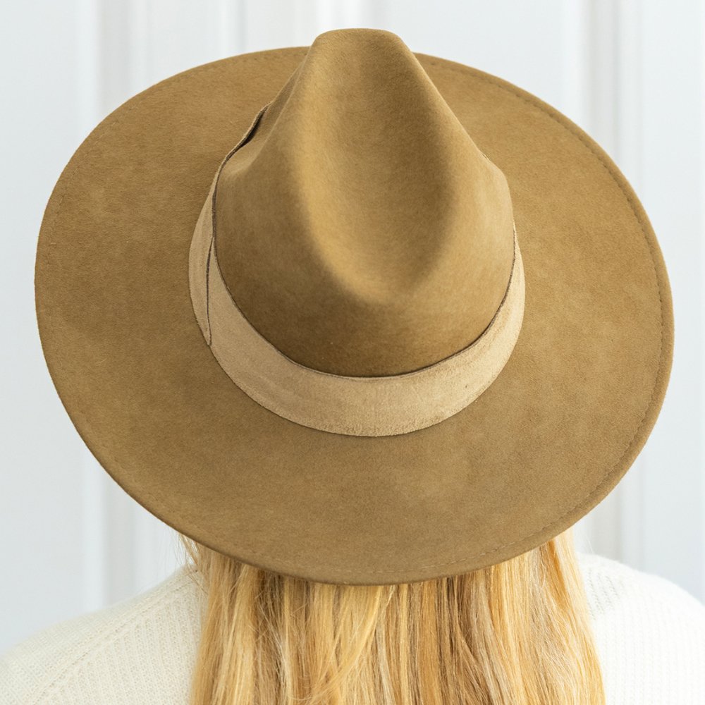 CAPPELLO A TENDA LARGA - treccia in pelle