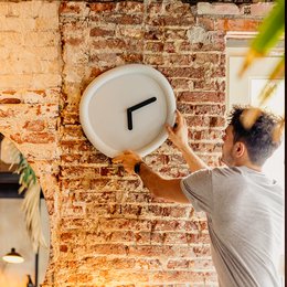 ROUND CLOCK