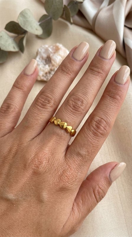 Ceylin – Adjustable Ring with Hearts – Gold-colored