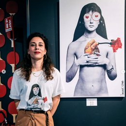 T-Shirt Woman with digital print "Woman in Love"