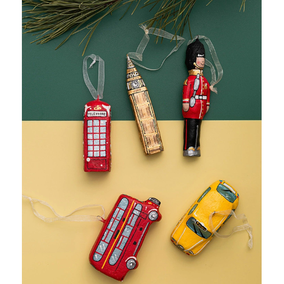 Handgemaakte Londense telefooncel van papier-maché