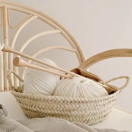 Corbeille ronde en feuilles de palmier