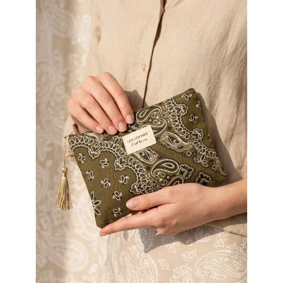 Pochette trousse de toilette 14x20 cm motif paisley inscription Les Copines C’est la vie