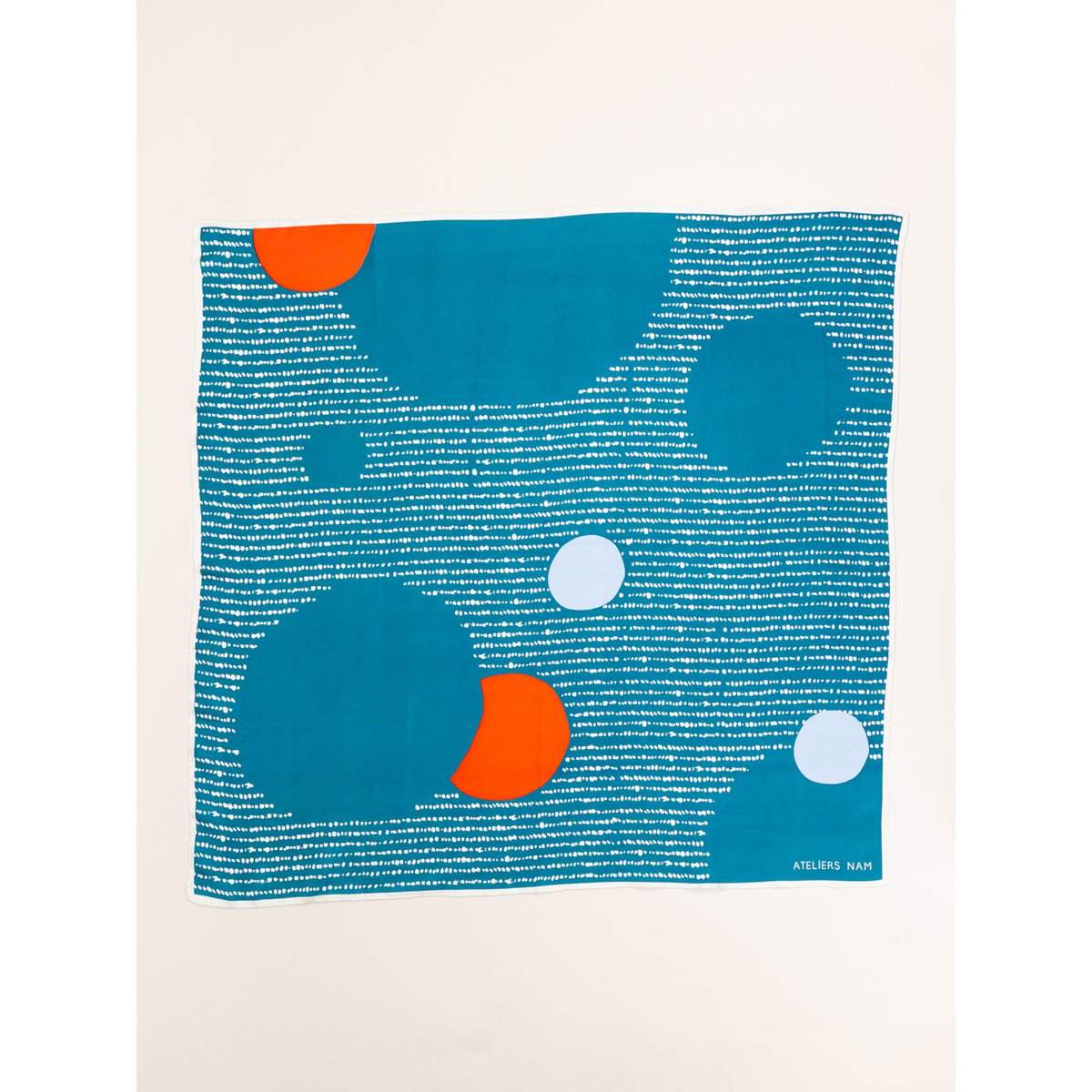 Foulard quadrato in seta 90x90 cucito a mano