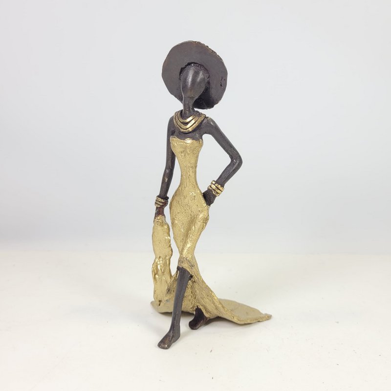 Bronze sculpture "Femme élégante with chapeau" by Soré | different sizes and colors